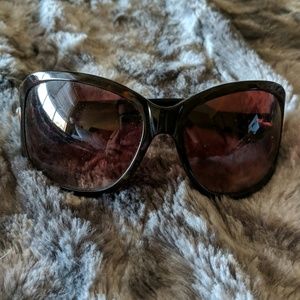 Oscar de la Renta sunglasses